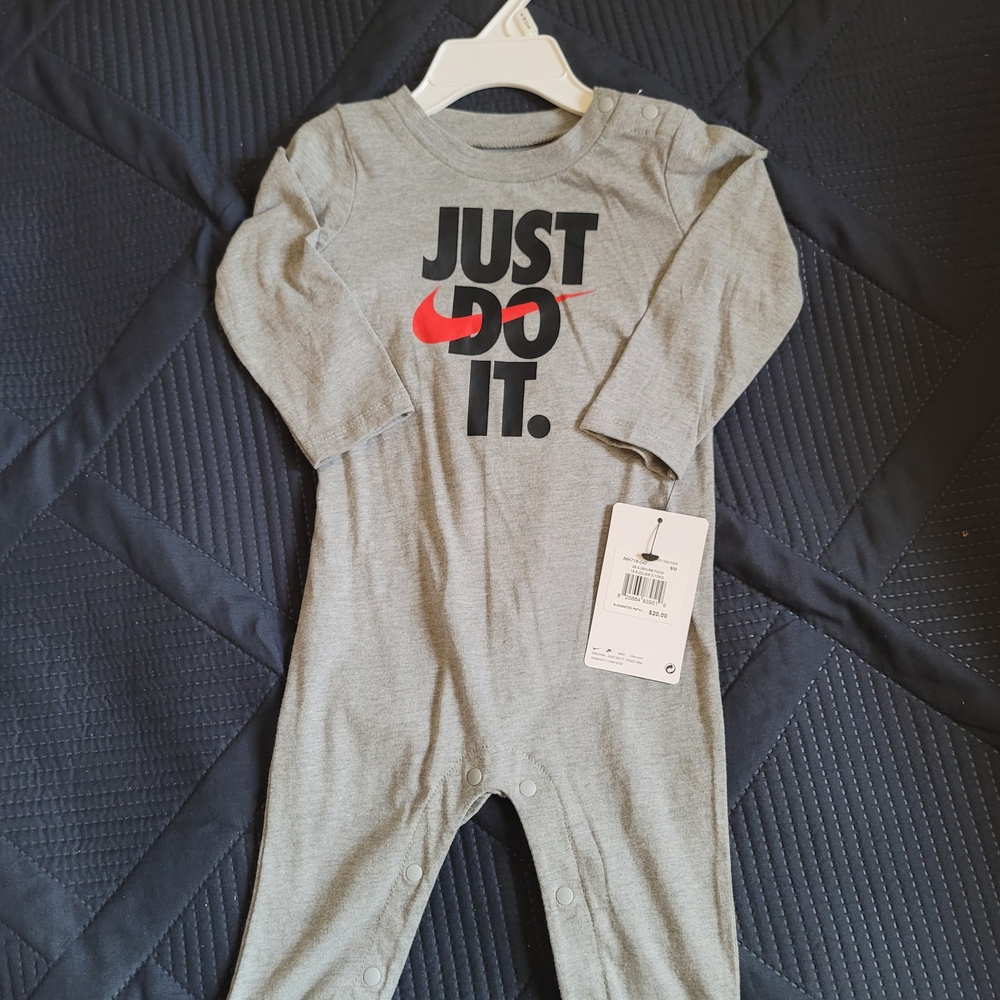 Nike Baby Onesies Set - Black and Gray - Picture 3 of 6